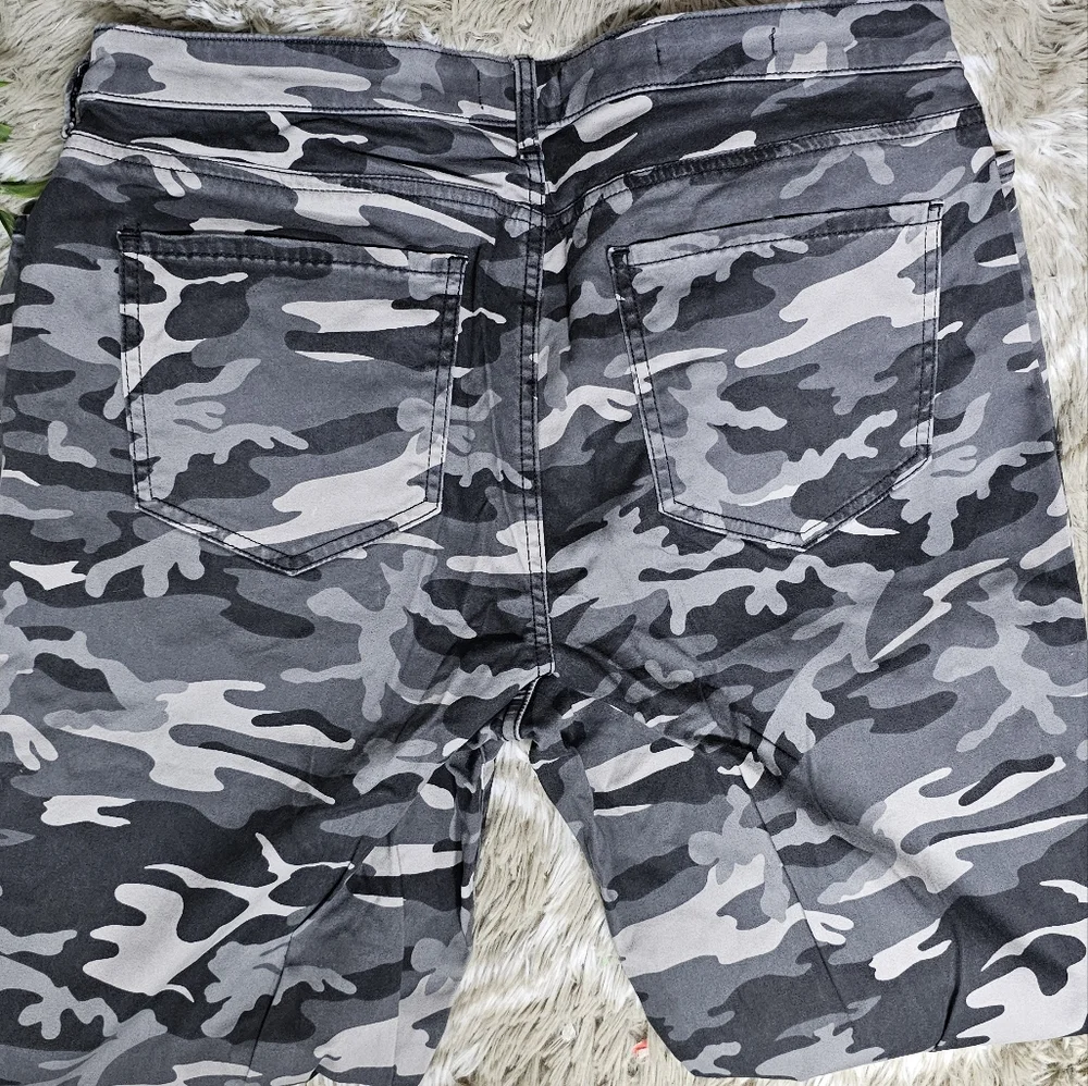 NYDJ Camo Jeans K - Picture 6 of 8